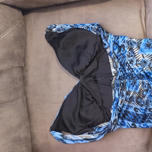 XOXO Blue and Black Fitted Camisole with Cut Lace Front Panel - Picture 6 of 6